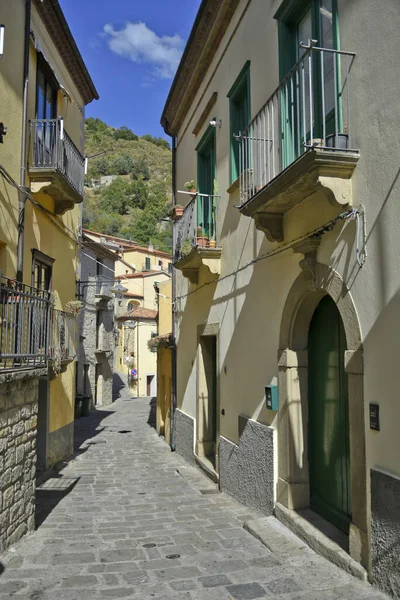 Egy Keskeny Kövezett Öreg Utca Lépcsőn Felfelé Vezető Castelmezzano Egy — Stock Fotó