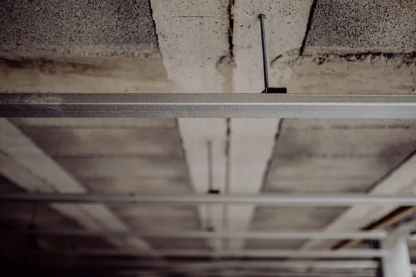 Plafond Béton Bâtiment Avec Des Aciers Suspendus — Photo