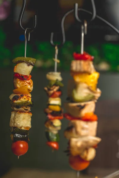 Een Verticale Selectieve Focus Shot Van Heerlijke Bbq — Stockfoto