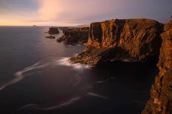 Een Schilderachtig Uitzicht Een Zeegezicht Onder Prachtige Hemel Bij Zonsondergang — Stockfoto