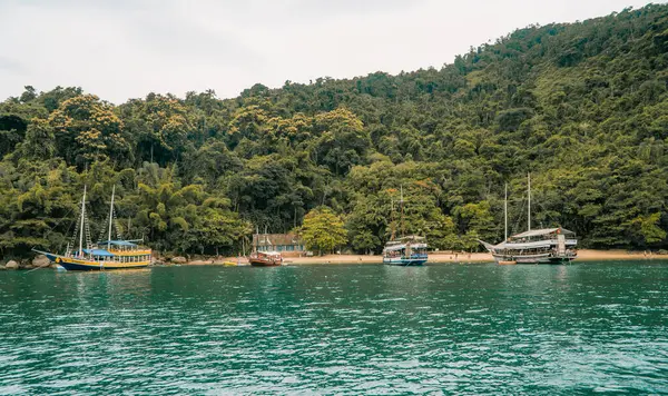 Una Hermosa Toma Barcos Turísticos Tour Isla Isla Playa Lula —  Fotos de Stock