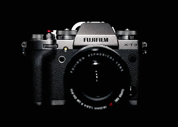 Zdjęcie Zbliżeniowe Bezlusterkowca Fujifilm Czarnym Tle — Zdjęcie stockowe