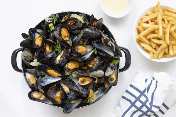 Une Vue Dessus Moules Belges Avec Frites Sauce Sur Une — Photo