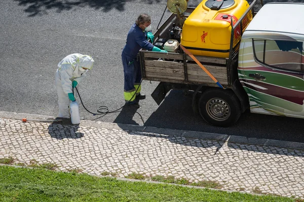 Una Foto Escénica Equipo Desinfectando Las Calles Lisboa Portugal Del —  Fotos de Stock