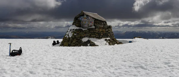 Mountain Hut Ben Nevis Fort William Skotlandia Inggris Snowy Jelas — Stok Foto