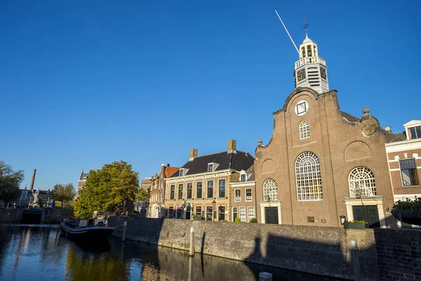 荷兰鹿特丹Nieuwe Maas河附近的朝圣者父亲教堂 — 图库照片