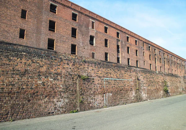 Låg Vinkel Sido Skott Tidigare Dockland Lager Ombyggnad Liverpool — Stockfoto