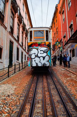 Sabahları grafiti yapan ünlü bir tramvay.