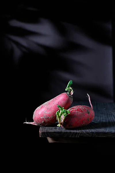 Vertical Closeup Radishes Grungy Bowl Wooden Table — Stock Photo, Image