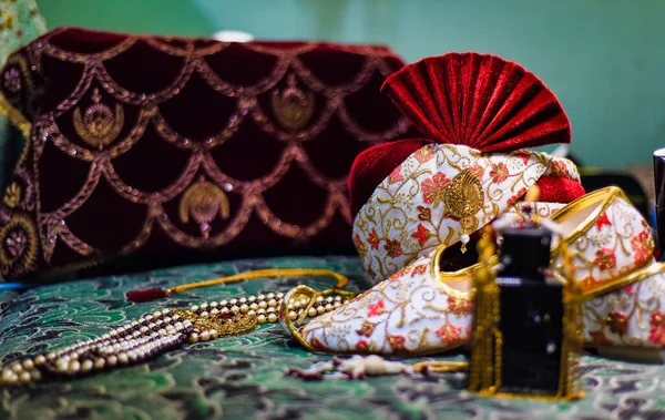 Крупный План Индийских Традиционных Украшений Одежды Аксессуаров Жених Носит День — стоковое фото