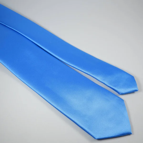 Uma Foto Close Uma Elegante Gravata Azul Isolada Fundo Branco — Fotografia de Stock