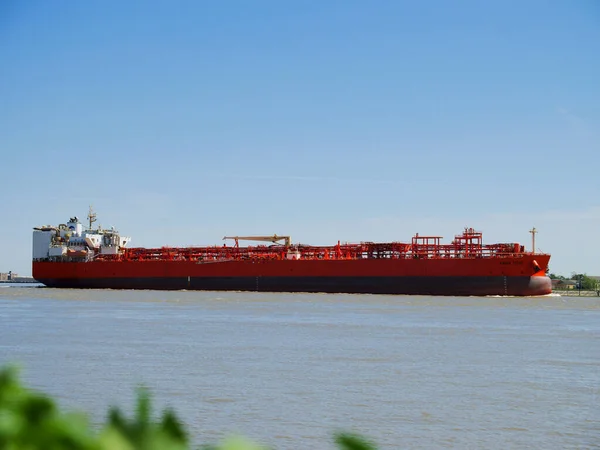 新奥尔良密西西比河上一艘大型油轮的风景 — 图库照片