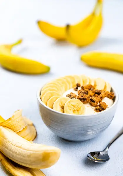 Closeup Shot Cream Dessert Banana Fruit Bowl Light Blue Background — Stock Photo, Image