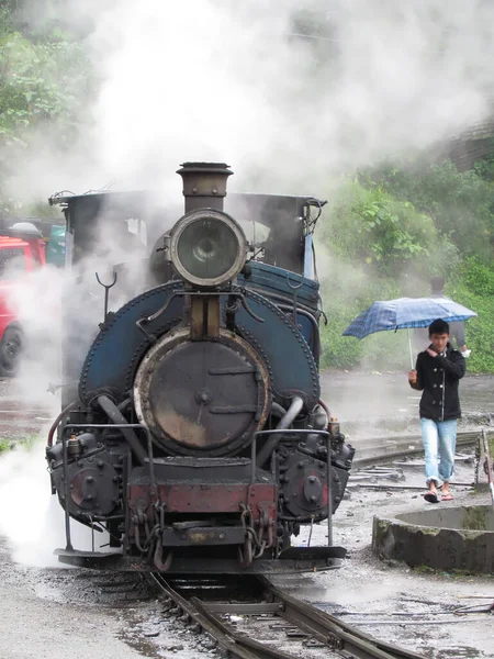 Morning Ghum Train Station Darjeeling India Train Ranking Blowing Steam — Stock Photo, Image