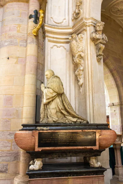 Вертикальный Кадр Скульптуры Дижонском Соборе Бургунди Франция — стоковое фото