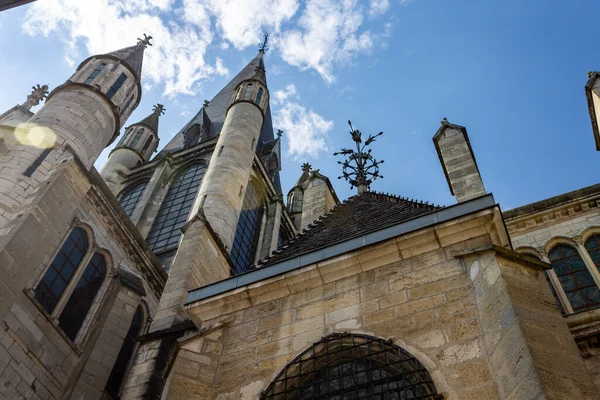 ディジョンのノートルダム教会の低角度ショット フランス — ストック写真