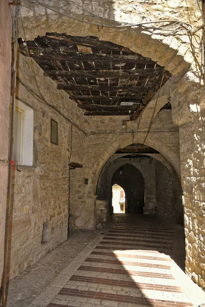 バジェコルサの建物の間の石造りの回廊 — ストック写真