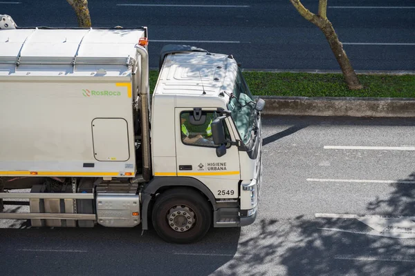 Uma Foto Camião Higiene Urbana Recolher Resíduos Urbanos Cidade Lisboa — Fotografia de Stock