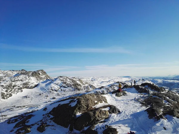 Hermosas Montañas Nevadas Bajo Cielo Claro Soleado —  Fotos de Stock