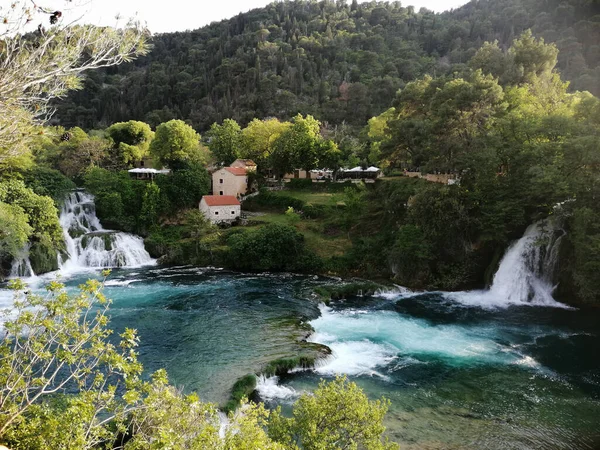 クロアチアのクルカ国立公園の滝 — ストック写真