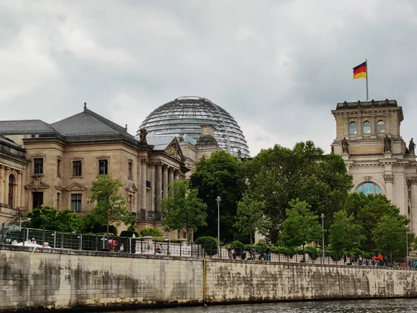 Beautiful Shot Bundestag Reichstag Spree River Cloudy Sky Daytime Berlin — Stock Photo, Image