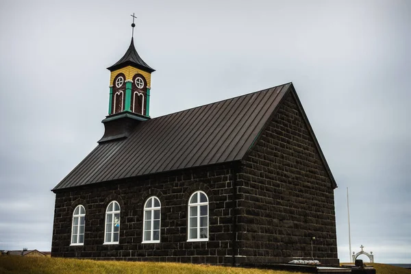 Una Hermosa Iglesia Negra Mosfellsbaer Islandia — Foto de Stock