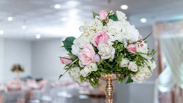 Vacker Blomsterarrangemang För Bröllopsmottagning — Stockfoto