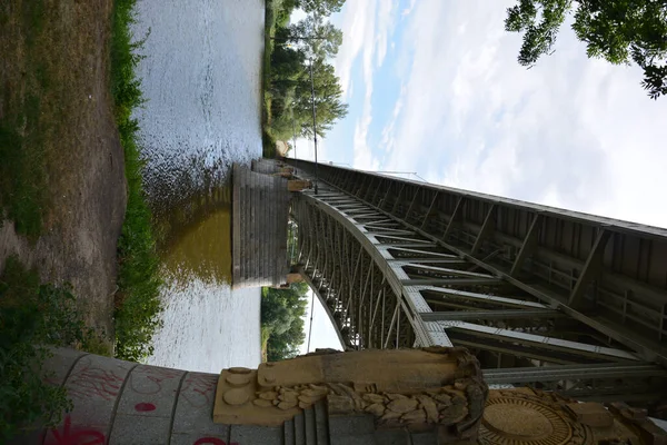 Disparo Vertical Puente Junto Lago Litomerice República Checa —  Fotos de Stock