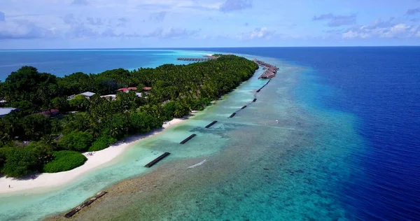 Hermoso Plano Una Laguna Tropical Con Una Pequeña Isla — Foto de Stock