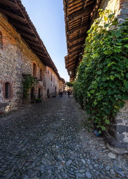 Ein Vertikales Bild Des Typischen Mittelalterlichen Dorfes Ricetto Candelo Region — Stockfoto