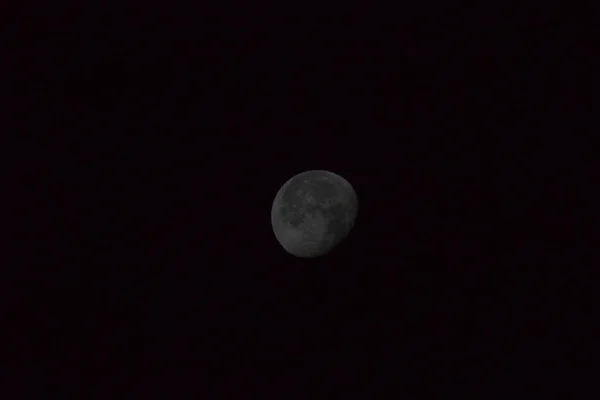 Серая Полная Луна Черном Ночном Небе — стоковое фото