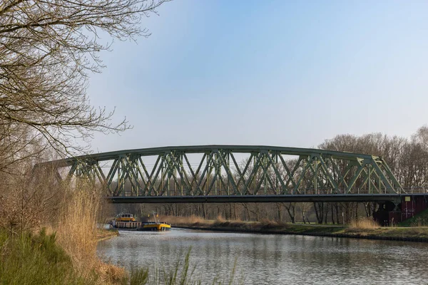 Міст Через Річку Нідерландах Канальним Човном Задньому Плані — стокове фото