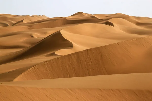 Piękny Widok Złote Kopce Piasku Piękny Słoneczny Dzień Pustyni Kumtag — Zdjęcie stockowe