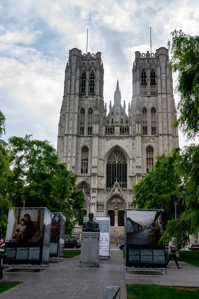 ブリュッセル ベルギー ヨーロッパの聖ミカエルと聖グドゥラ大聖堂の外観の垂直 — ストック写真