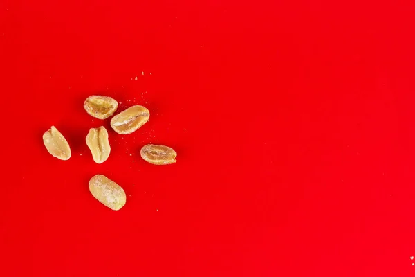 Pandangan Atas Kacang Panggang Dan Asin Terisolasi Pada Latar Belakang — Stok Foto