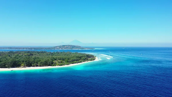 Una Vista Panorámica Paisaje Marino Azul Tranquilo Una Isla Con — Foto de Stock