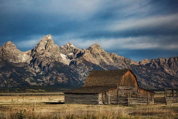 Beautiful Shot Moulton Historic Barn Grand Teton Mountains Daytime Moose — Stock Photo, Image