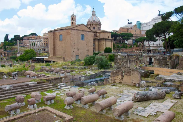 ローマの古代都市にあるCuria Julia上院の家の美しいショット — ストック写真