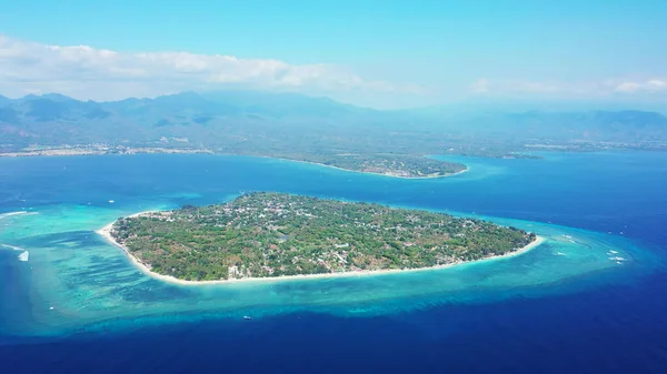 Une Belle Vue Sur Une Île Entourée Océan Sous Ciel — Photo