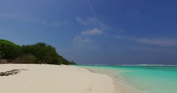 马尔代夫沙滩上绿松石水景的风景 — 图库照片