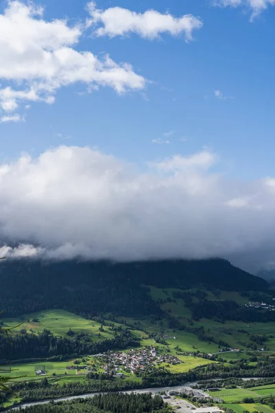 Une Photo Verticale Brume Montagnes Falera Une Municipalité Région Surselva — Photo