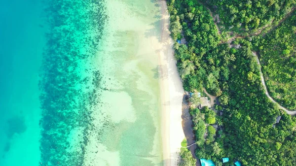 Una Hermosa Vista Mar Con Una Isla Día Soleado — Foto de Stock