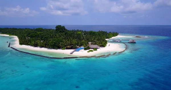 Una Hermosa Vista Una Isla Tropical Rodeada Por Mar Bajo — Foto de Stock