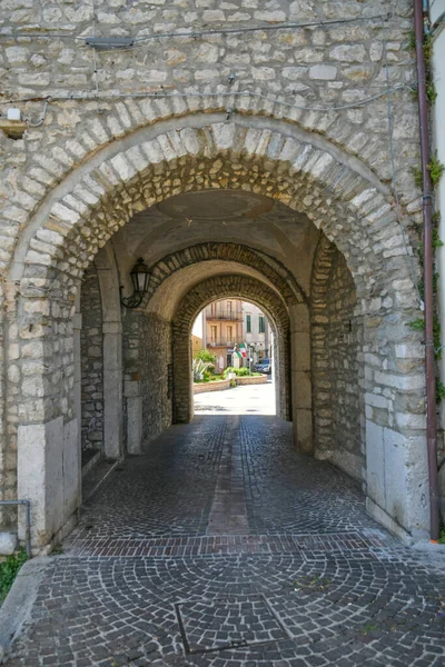 Vertikale Aufnahme Eines Torbogens Torrecuso Einer Alten Stadt Der Provinz — Stockfoto