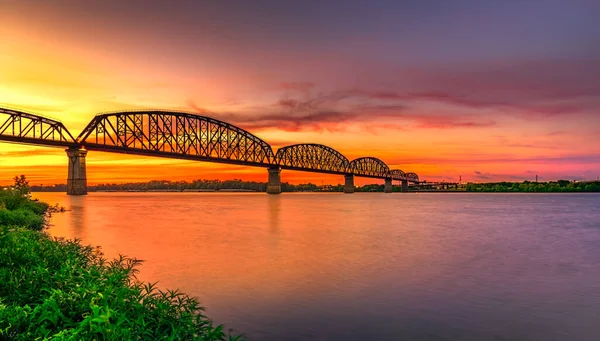 Krásný Boční Snímek Big Four Bridge Při Východu Slunce — Stock fotografie