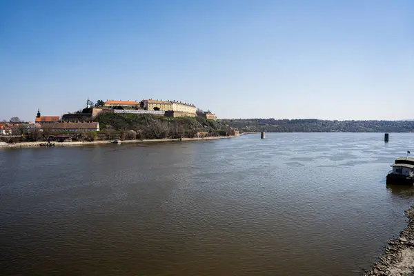Sebuah Gambar Indah Dari Petrovarden Hotel Fortress Menghadap Sungai Dan — Stok Foto