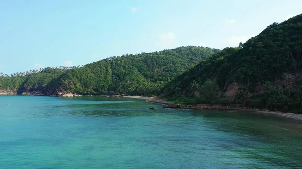 Ein Schöner Blick Auf Eine Tropische Insel Unter Blauem Himmel — Stockfoto