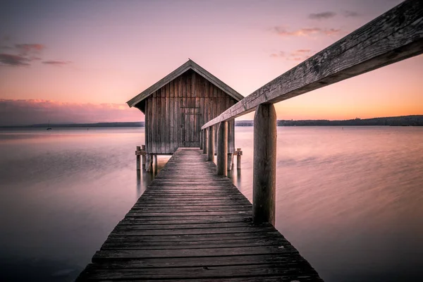 Gyönyörű Kilátás Egy Csónakházra Ammersee Felett Naplemente Ellen Bajorországban Németországban — Stock Fotó