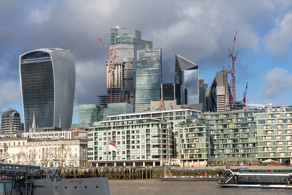 Die Themse Und Moderne Gebäude Der Bucht Von London Großbritannien — Stockfoto