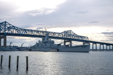 Fall River, Massachusetts, ABD 'deki Savaş Gemisi Koyu Müzesi' nin güzel bir manzarası.